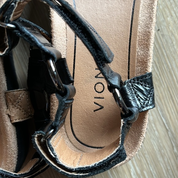 Vionic Sandals, Size 7, Black - Picture 2 of 7
